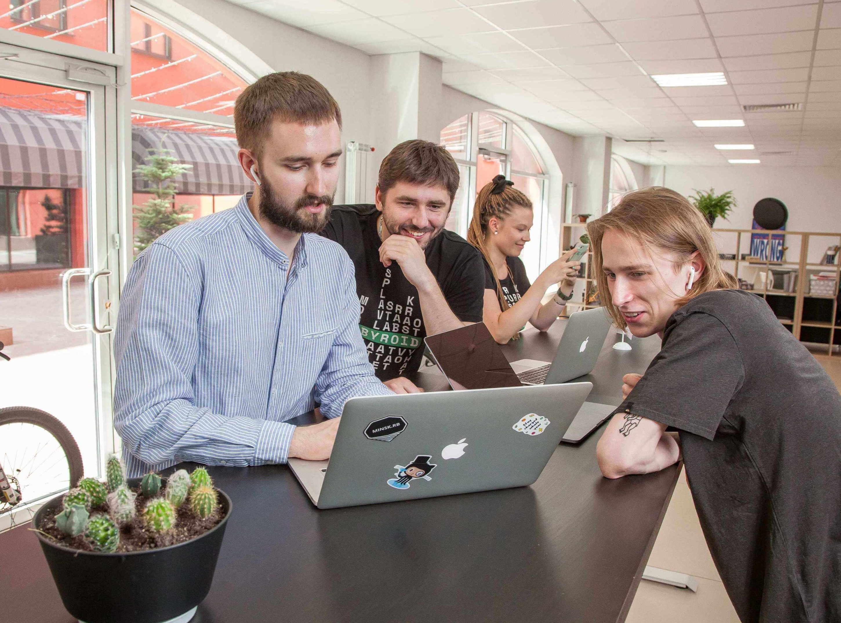  Alexander, Project Manager works with remote developers